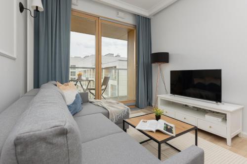 Stylish Apartment Kolejowa & Parking & Balcony by Noclegi Renters, Varšava