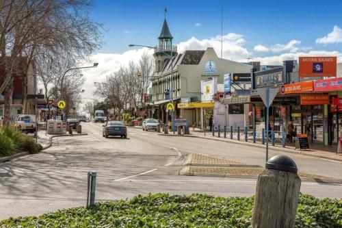 Location, Location, Location! Walk to beach & town