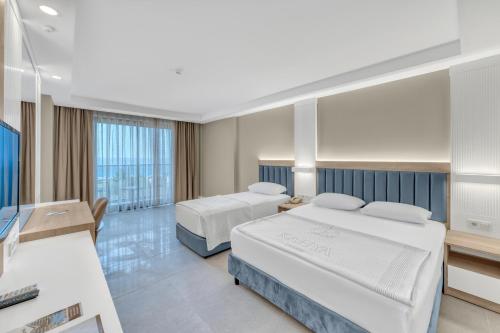 Double Room with Sea View image 4