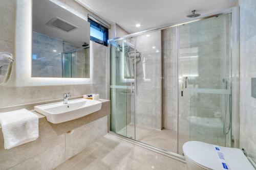 Standard Single Room image 3