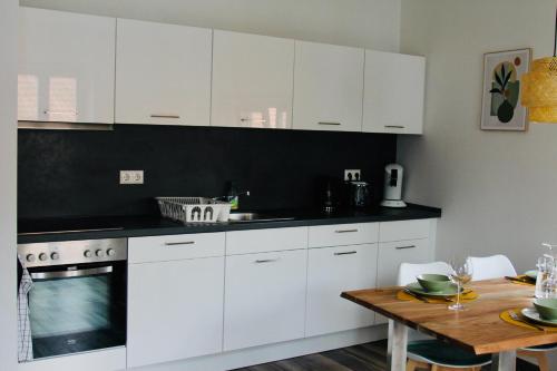 FeWoZauber - Domspatz, 50qm, Top-Lage, Style, Dachterrasse, Business, Schwerin (fotografie 9)