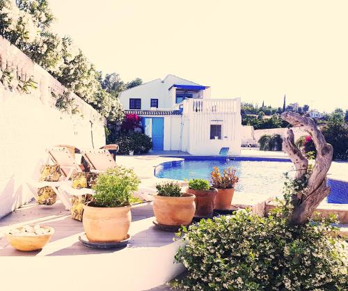 Enchanting Retreat Your Private Haven - Tap to explore photos
