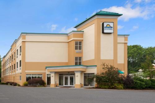 Days Inn & Suites by Wyndham Albany