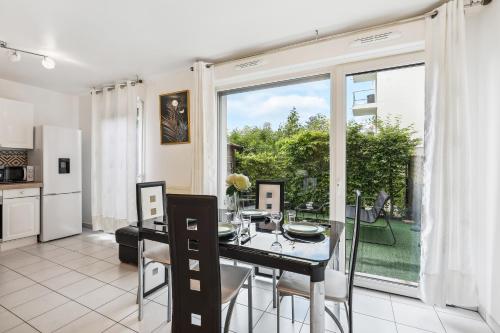 廚房, Apart-Chic-Les-Ulis With Balcon, Terrasse and Parking in 於利斯