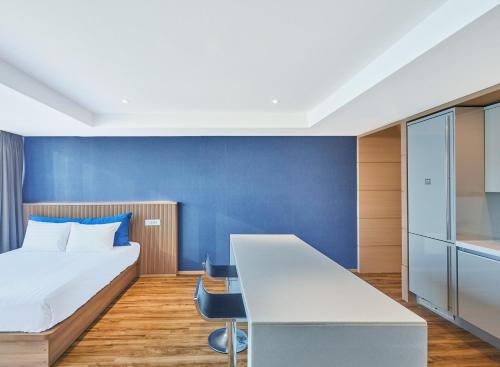 room detail thumbnail 1