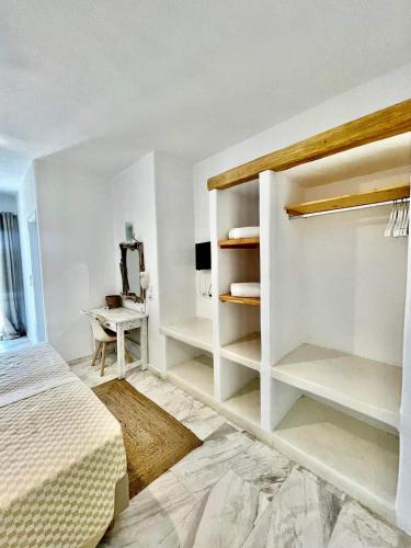  Athina Rooms - Lounge Apartments in Parikia