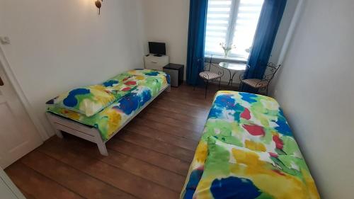 2 twin beds