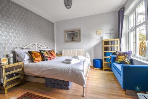 Bowleaze Hideaway - beachside dog friendly - image 4