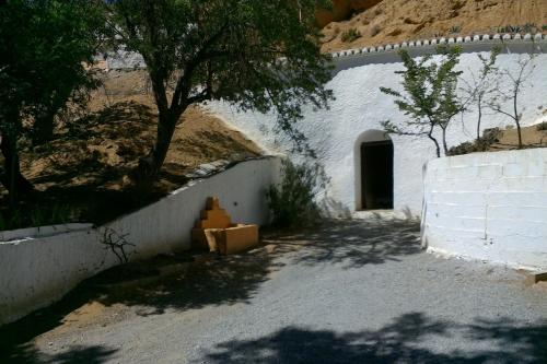 Cave with hot tub two bedrooms