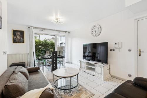 Chic apart with terrace and parking - Location saisonnière - Les Ulis