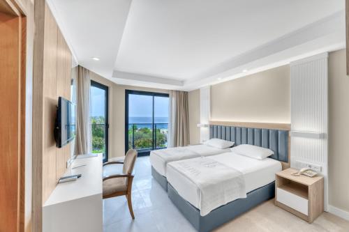 Superior Suite with Sea View room in Kahya Hotel