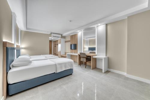 Double Room with Sea View image 6