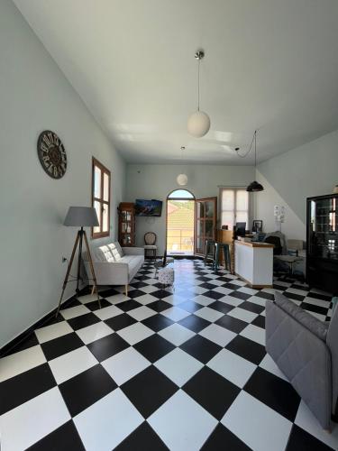 Vassilis Retreat - image 11