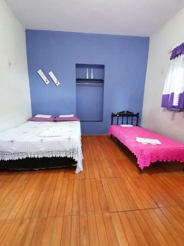 1 double bed, 2 twin beds