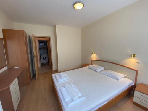 One-Bedroom Apartment with Pool View image 5