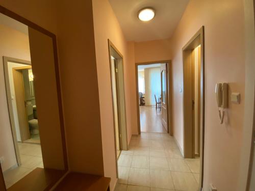 One-Bedroom Apartment with Pool View image 3