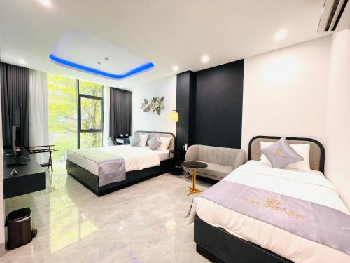 1 queen bed, 1 twin bed