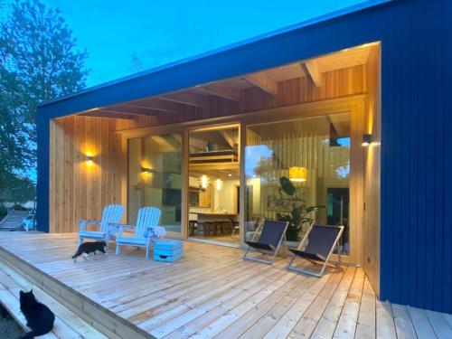 Balkons/terase, Lunette Lodge for 10 guests, 50 m from the lake, sauna, hot tube in Wielki Gleboczek