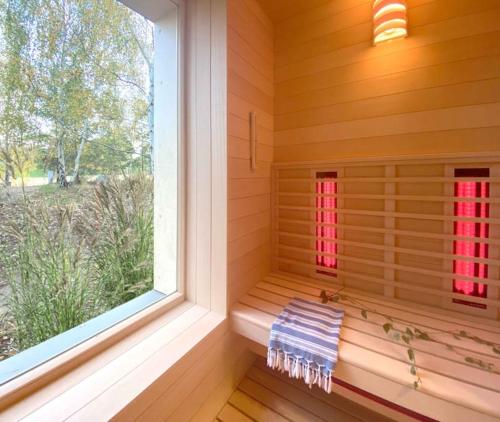 Sauna, Lunette Lodge for 10 guests, 50 m from the lake, sauna, hot tube in Wielki Gleboczek