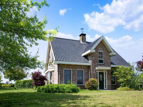  Countryside Farmhouse in Genderen with Terrace Garden, Pension in Genderen