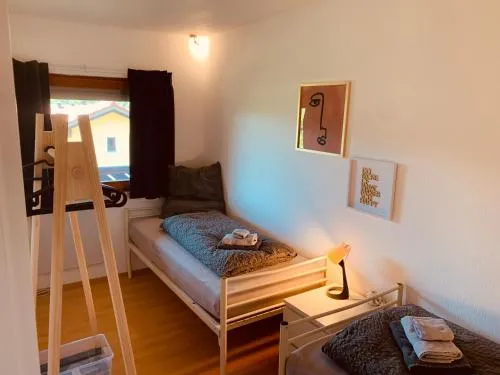 FELIX LIVING 6, Monteurwohnung, 3 Zimmer, getrennte Betten, Balkon, Parkplatz in Salzweg, Deutschland