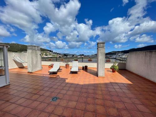 Piso vacacional con terraza panorámica a la ría.