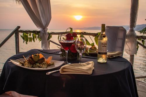 6 Great Hotels in El Remate Guatemala