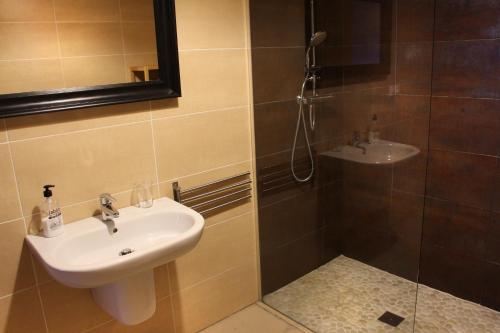 2 bedrooms, 4 beds