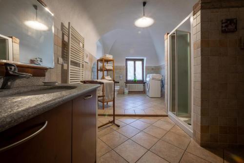 Vannas istaba, VILLA BOTTERA - Jacuzzi & Private Garden in Morozzo