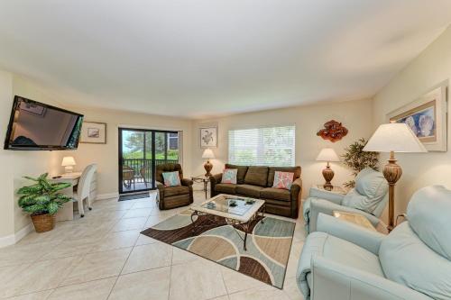 Sea Grape Inn 2- BEACHFRONT Property - image 5