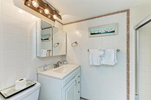 Sea Grape Inn 2- BEACHFRONT Property - image 10