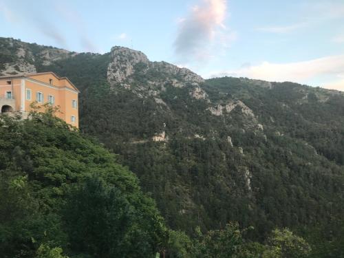 L’expérience d’une maison de village médiéval proche Monaco/Nice