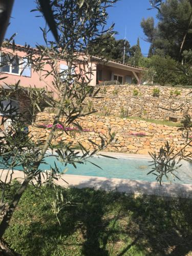 Hauteurs de Toulon : Charmant studio piscine - Location saisonnière - Toulon