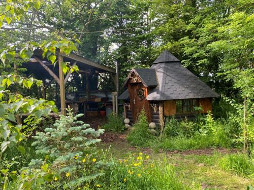 The Hobbit House and Secret Garden - Accommodation - Taunton