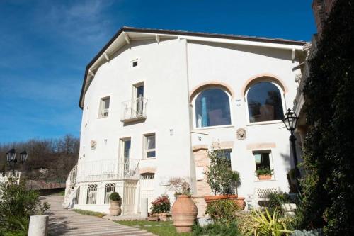 Ai Leoni Ruggenti Dimora della Storia e del Relax in Monferrato