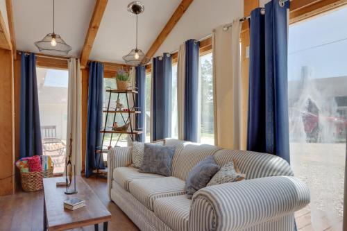 Lakefront Missouri Vacation Rental with Dock and Slip! Lakefront Missouri Vacation Rental with Dock and Slip!