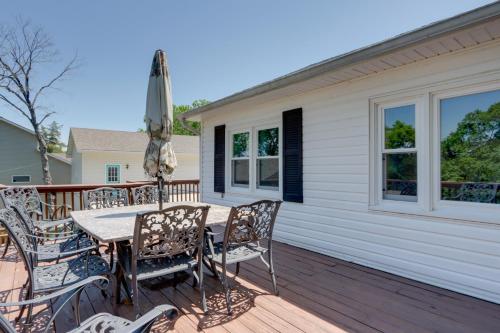 Lakefront Missouri Vacation Rental with Dock and Slip! Lakefront Missouri Vacation Rental with Dock and Slip!