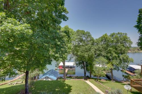 Lakefront Missouri Vacation Rental with Dock and Slip! Lakefront Missouri Vacation Rental with Dock and Slip!