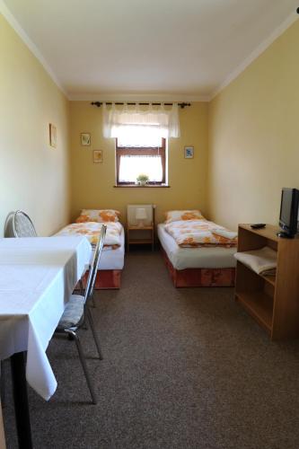 2 twin beds