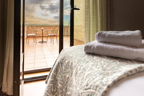 Balcony/terrace, CASA RURAL Cigarral del Pintor in Toledo Suburbs
