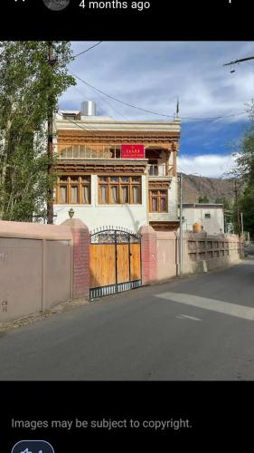 Zagoo Deluxe Guest House photo