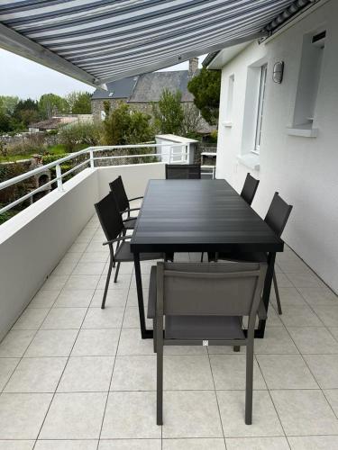 Erkély/terasz, Maison familiale face à la mer (Maison familiale face a la mer) in Regneville-Sur-Mer