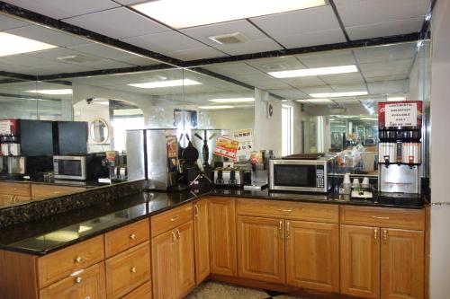 Gurnee Motel - image 9