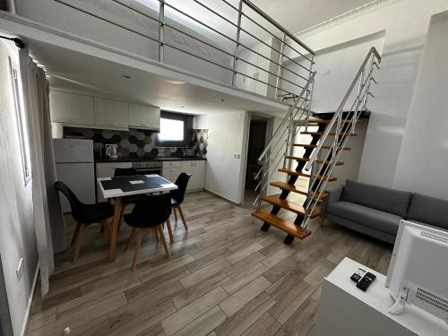 Selena Villa - image 2