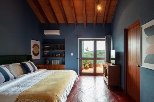 HOLT Balcones Guesthouse - King Bed Room in San Miguel de Allende, Mexico