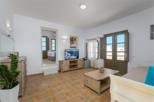 Honeymoon Suite with Outdoor Hot Tub & Sea View