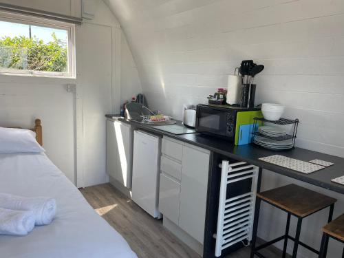 Cosy Glamping Pod with shared facilities, Nr Kingsbridge and Salcombe