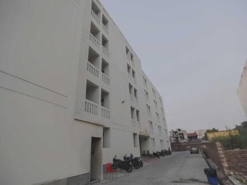 OYO Flagship Hotel Noida Residency Near ISKCON Temple Noida