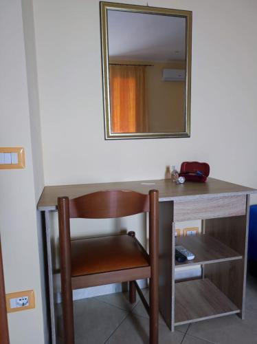 Double Room image 7