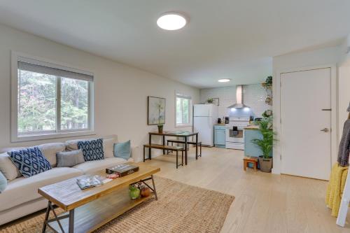 Cozy Swan Lake Apt with Grill and Private Yard in 米德爾敦